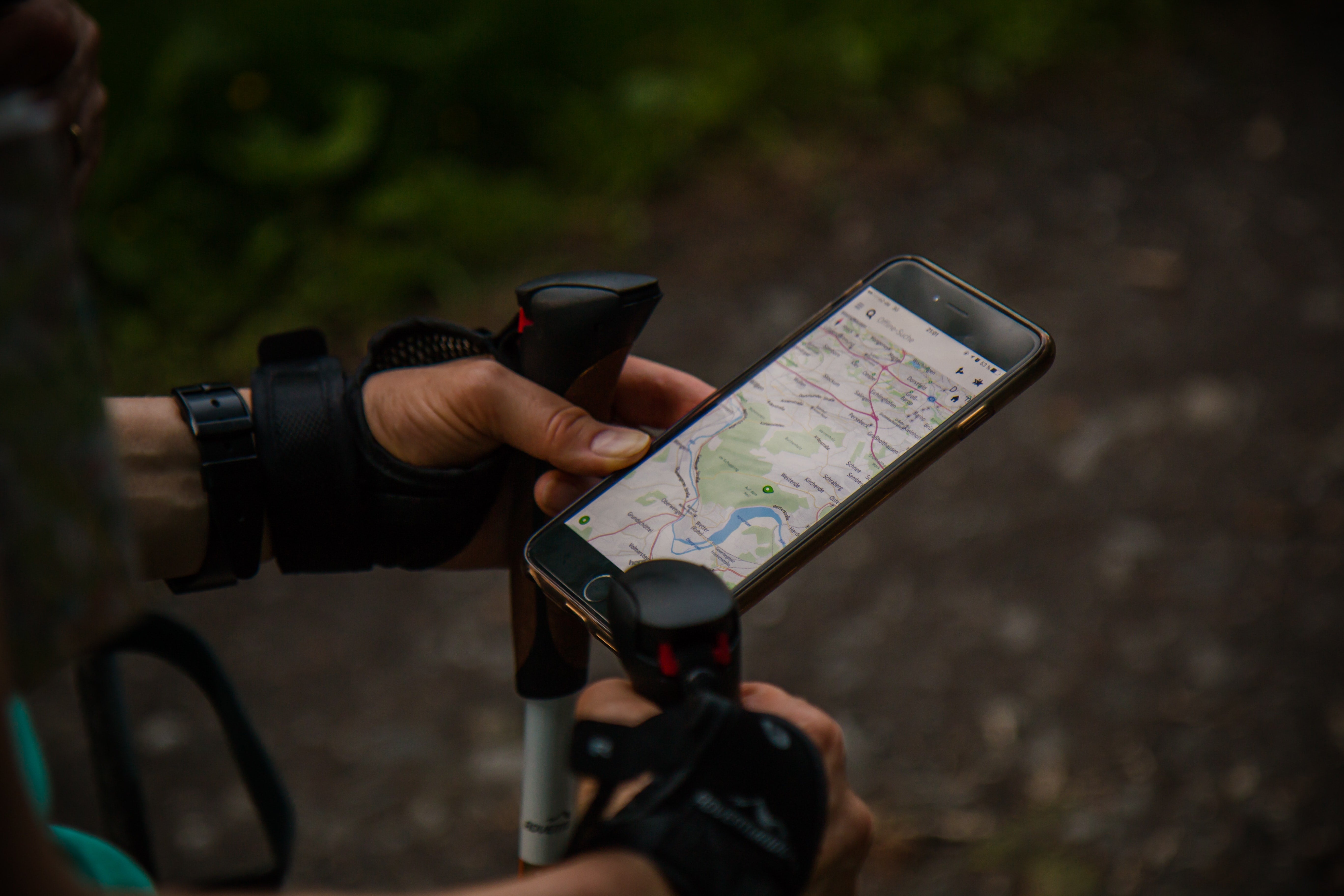 How to use a Smartphone for GPS Navigation – Routzz